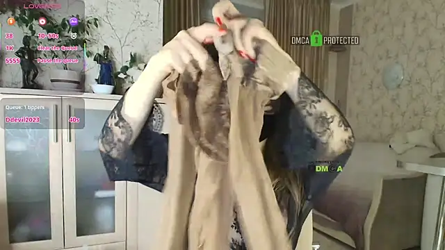 MilfeaN online show from November 2025 09:18:02 PM