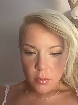 EllaSnow online show from March 2025 08:32:02 AM