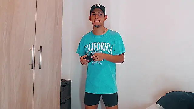 Snapshot of meridandwither chatting on March 2025 12:50:02 PM meridandwither online show from March 2025 12:50:02 PM