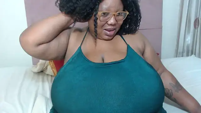 Snapshot of DAIRYBELLELIZxx chatting on February 2025 08:32:02 PM DAIRYBELLELIZxx online show from February 2025 08:32:02 PM