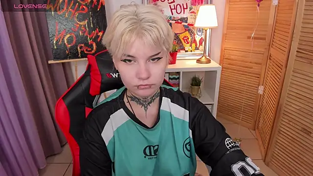 Snapshot of mekurisu chatting on March 2025 04:38:02 AM mekurisu online show from March 2025 04:38:02 AM