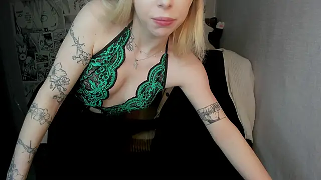 Snapshot of Martha_Cameron chatting on February 2025 02:30:01 AM Martha Cameron online show from February 2025 02:30:01 AM