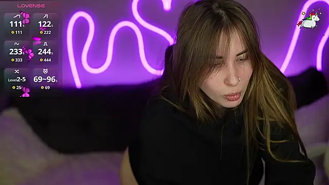 Snapshot of JennyyLuv chatting on November 2025 08:20:02 PM JennyyLuv online show from November 2025 08:20:02 PM