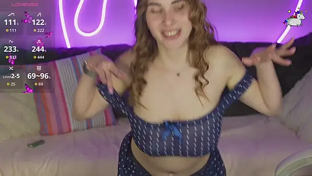 Snapshot of JennyyLuv chatting on November 2025 03:39:01 PM JennyyLuv online show from November 2025 03:39:01 PM