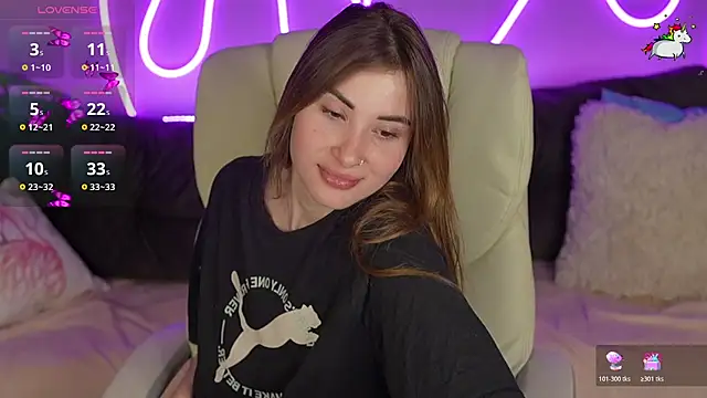 Snapshot of JennyyLuv chatting on November 2025 01:44:02 AM JennyyLuv online show from November 2025 01:44:02 AM