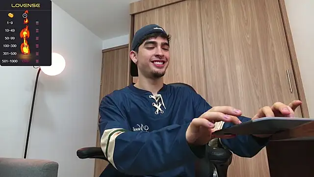 Snapshot of zenn_rush1 chatting on December 2024 12:09:02 PM zenn rush1 online show from December 2024 12:09:02 PM