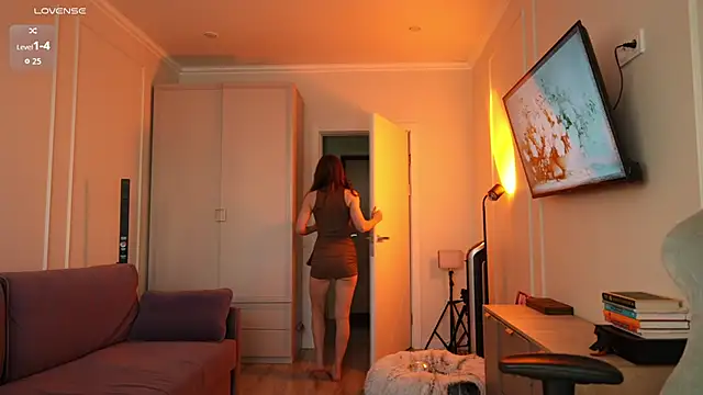 Coconutkittyy online show from June 2026 06:03:01 PM