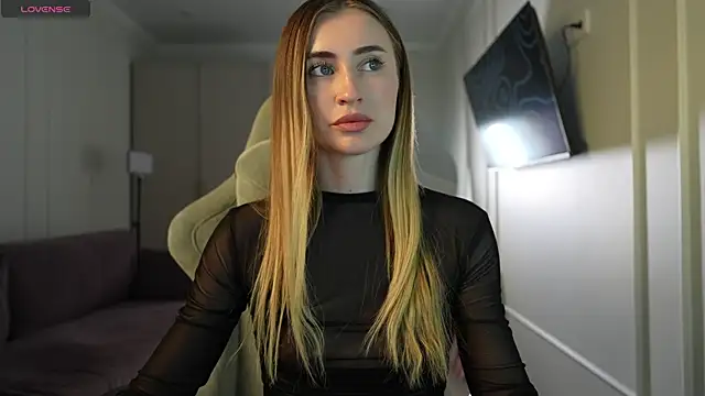 Coconutkittyy online show from October 2025 05:11:01 PM