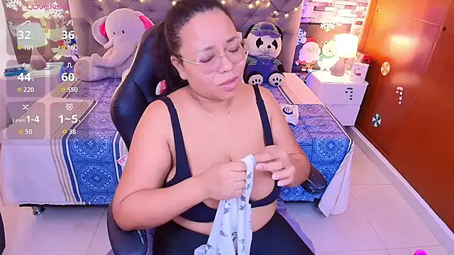 Snapshot of italy___boobs chatting on December 2025 07:58:01 PM italy boobs online show from December 2025 07:58:01 PM