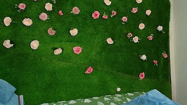 Huge Titties  online show from February 2026 06:49:01 AM