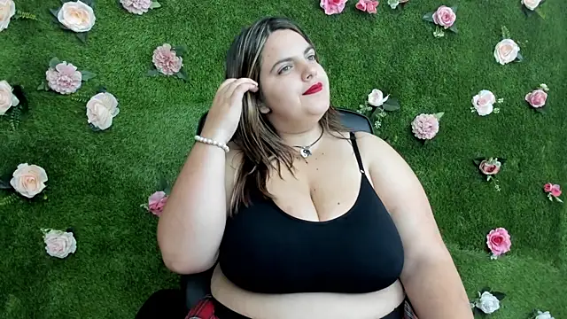 Huge Titties  online show from September 2025 07:10:02 PM