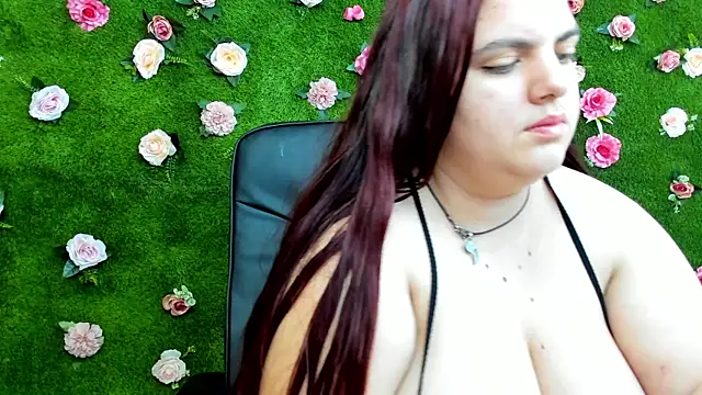 Huge Titties  online show from March 2025 03:25:01 AM