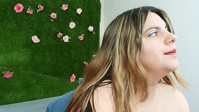 Huge Titties  online show from May 2026 12:21:01 PM