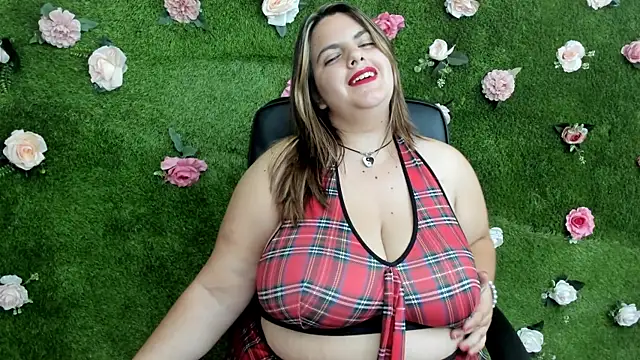 Huge Titties  online show from September 2025 07:07:01 PM