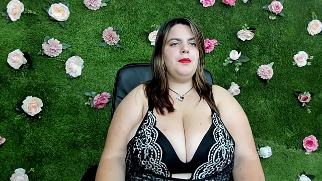 Huge Titties  online show from September 2025 07:14:02 PM