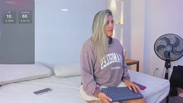 Snapshot of julietha_taylor chatting on November 2025 04:54:01 PM julietha taylor online show from November 2025 04:54:01 PM