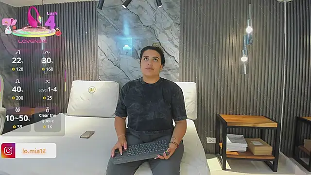 Snapshot of julietha_taylor chatting on June 2026 02:27:01 AM julietha taylor online show from June 2026 02:27:01 AM