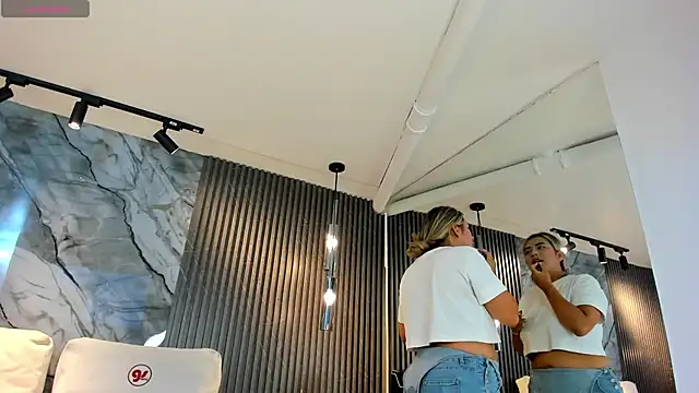 Snapshot of julietha_taylor chatting on November 2025 02:10:01 AM julietha taylor online show from November 2025 02:10:01 AM