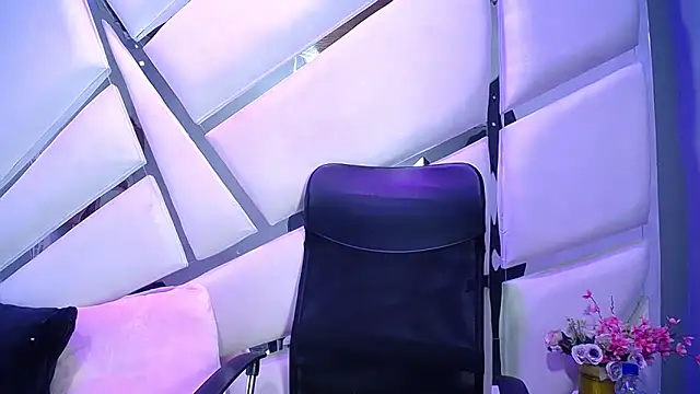 nathalia pink online show from December 2025 02:42:02 PM