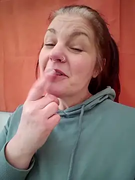 Snapshot of 420Curvybabe chatting on March 2025 05:31:01 PM 420Curvybabe online show from March 2025 05:31:01 PM