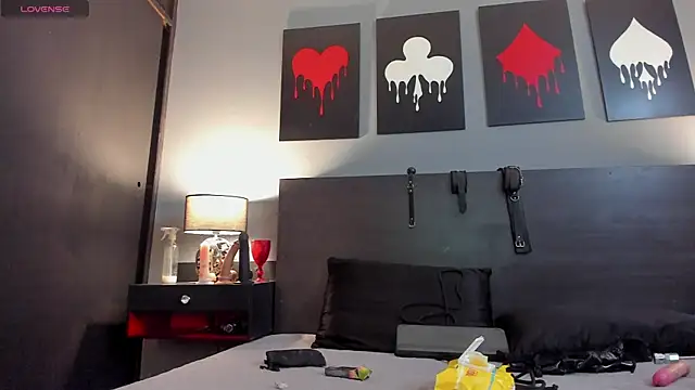 Snapshot of Samantha_Mouret chatting on December 2025 05:17:02 PM Samantha Mouret online show from December 2025 05:17:02 PM