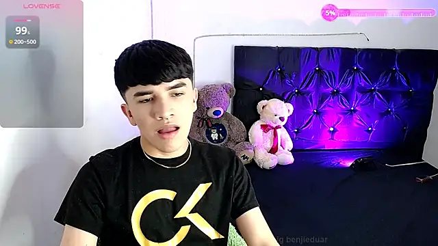 benji hoter online show from October 2025 10:35:02 PM