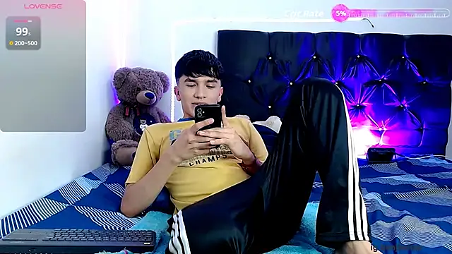 benji hoter online show from November 2025 10:02:01 PM