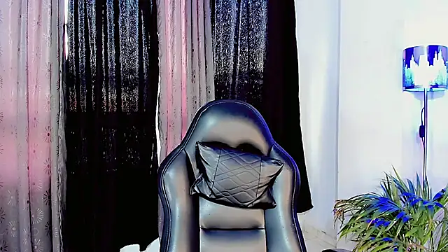 dollswit01 online show from March 2026 10:18:01 PM