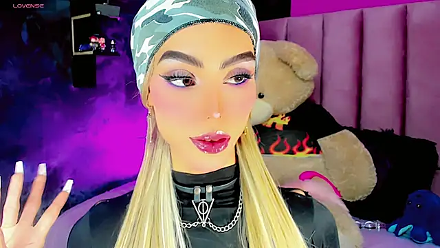 Snapshot of dollswit01 chatting on February 2025 04:43:01 AM dollswit01 online show from February 2025 04:43:01 AM