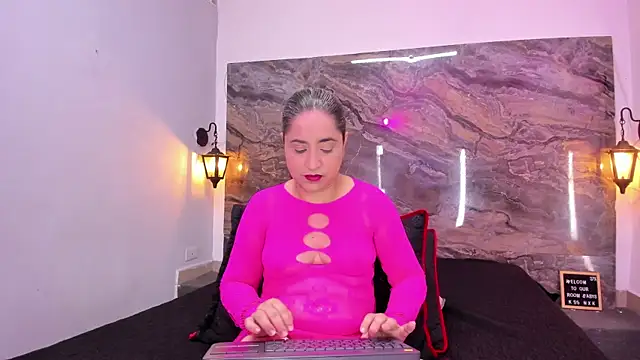 Yaya    11 online show from May 2026 10:52:01 PM
