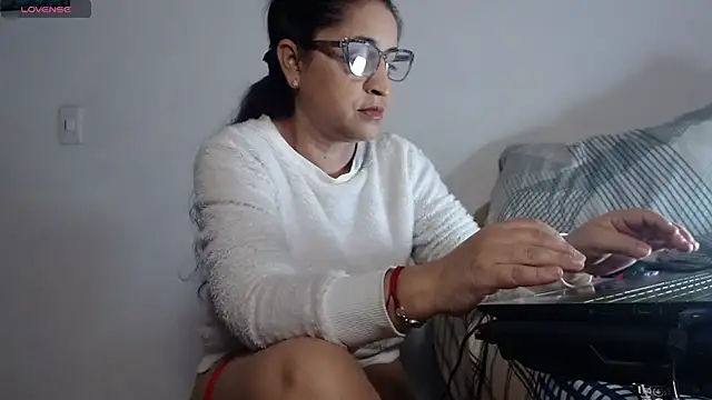 Yaya    11 online show from February 2026 09:26:01 PM