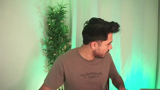 Snapshot of dam0n_fr0st chatting on June 2026 12:26:01 AM dam0n fr0st online show from June 2026 12:26:01 AM