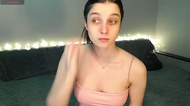 Abigail Wills online show from November 2025 05:24:02 PM