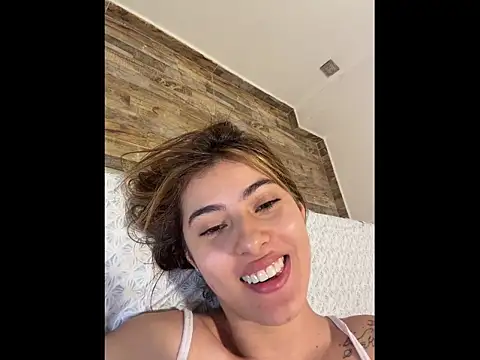 Snapshot of annieesweett chatting on July 2026 11:44:01 PM annieesweett online show from July 2026 11:44:01 PM