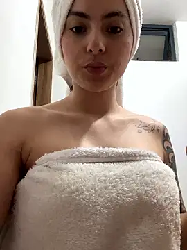 annieesweett online show from January 2026 06:03:02 PM