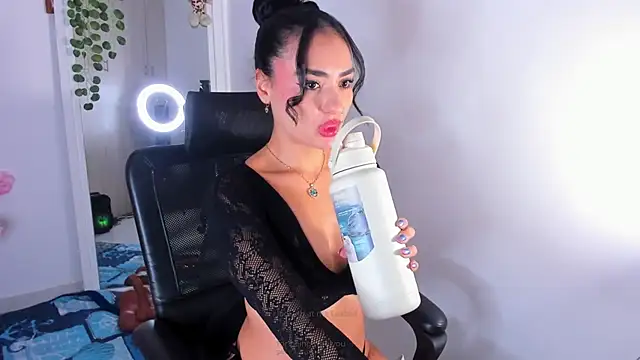 AnnieSofiia online show from May 2026 06:50:01 PM