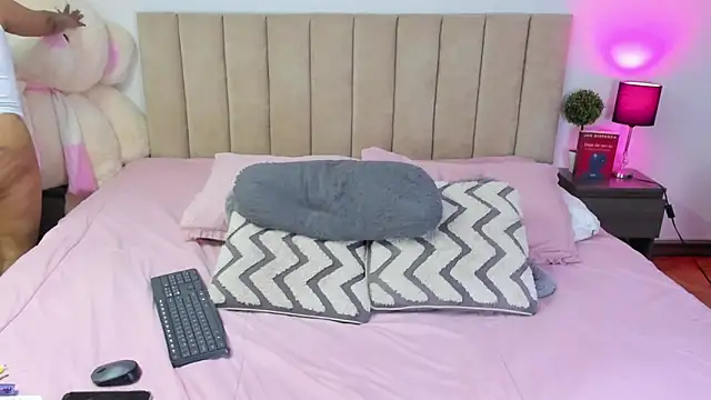 HannaRousse  online show from October 2025 08:08:01 PM