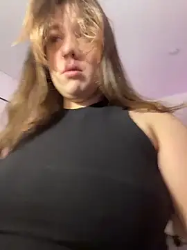 Snapshot of SuzieMurray chatting on February 2026 08:27:02 AM SuzieMurray online show from February 2026 08:27:02 AM