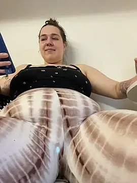 SuzieMurray online show from December 2025 12:29:01 PM