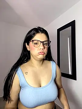 kimberlyhills1 online show from October 2025 04:54:02 PM