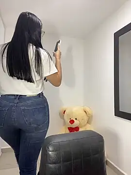 kimberlyhills1 online show from October 2025 05:19:02 AM