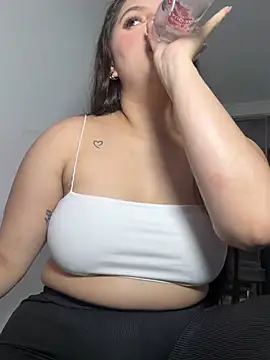 kimberlyhills1 online show from March 2025 08:00:02 PM