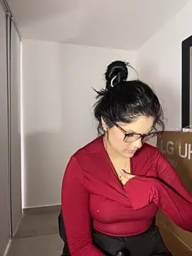 kimberlyhills1 online show from November 2025 06:19:01 PM