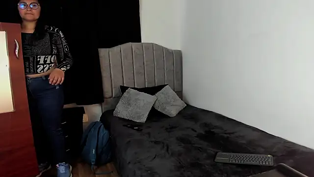 lorymoon online show from January 2025 07:01:02 PM