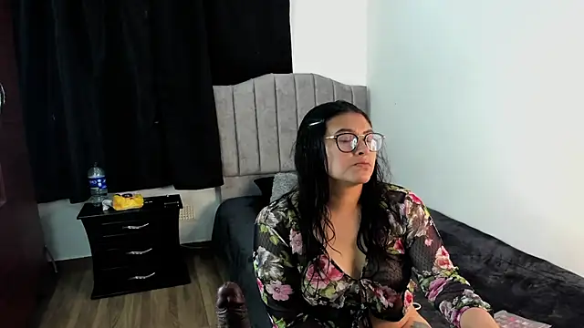 lorymoon online show from January 2025 06:44:01 PM