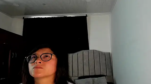 lorymoon online show from January 2025 07:10:01 PM