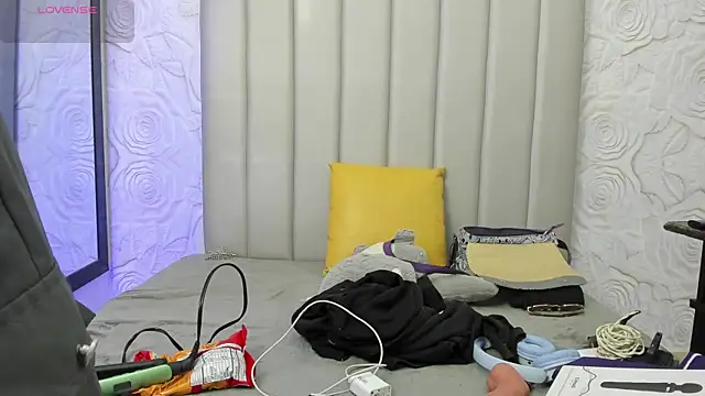 AlexaFoxy18 online show from April 2026 05:14:02 AM