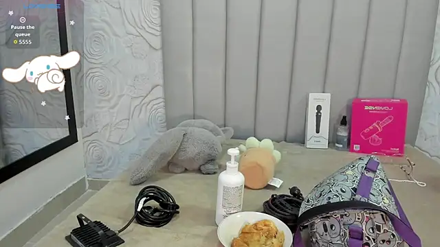 AlexaFoxy18 online show from July 2026 06:14:01 AM