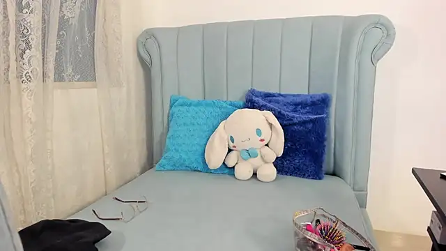 AlexaFoxy18 online show from November 2025 07:19:01 AM