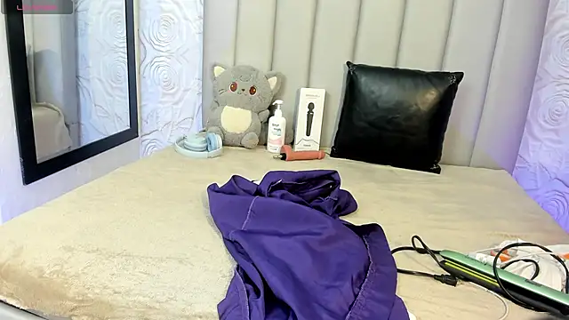 AlexaFoxy18 online show from April 2026 06:05:01 AM